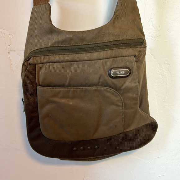 Tumi Shoulder bag, in GREAT condition, Olive color - Picture 2 of 12